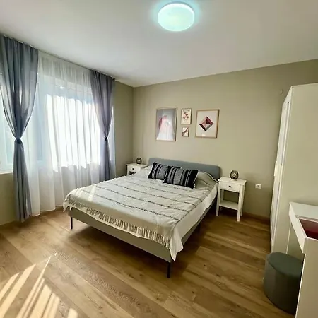 Sea Garden Apartment *