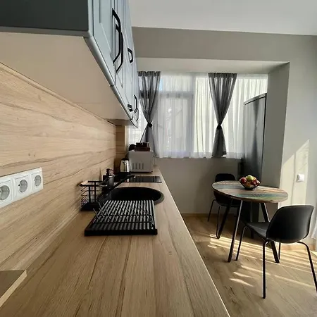 Sea Garden Apartment *